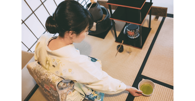 The polite and elegant tea ceremony movements